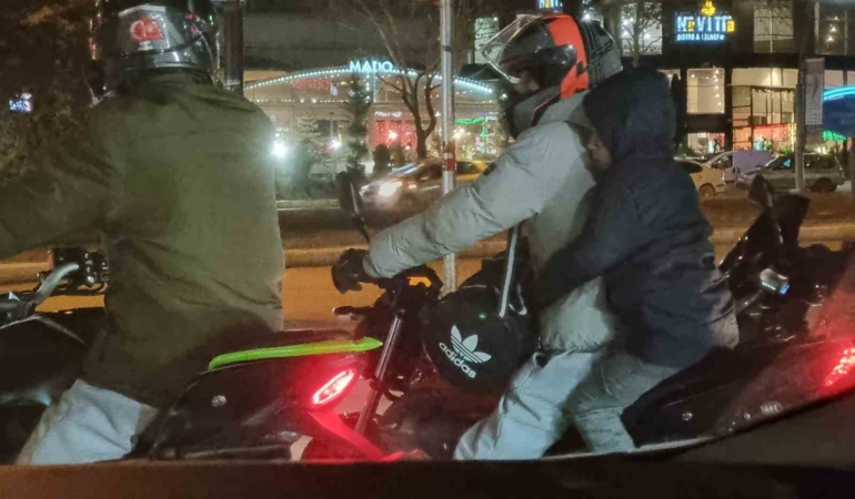 elazigda-kasksiz-motosikletle-tehlikeli-yolculuk-6VMwMN5h.jpg