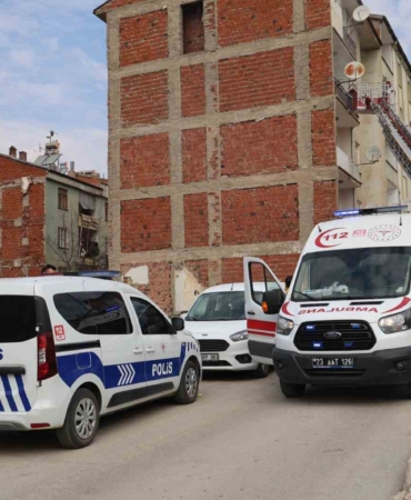 elazigda-korkutan-ev-yangini-panige-neden-olan-olay-Qs1RbTJg.jpg