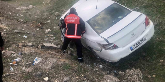 Elazığ'da Korkutan Trafik Kazası: 1 Kişi Yaralandı Elazığ’da Korkutan Trafik Kazası: 1 Kişi Yaralandı