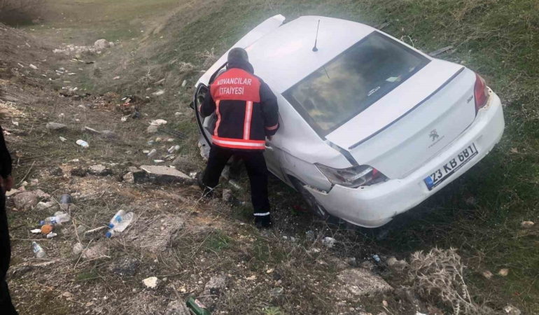 elazigda-korkutan-trafik-kazasi-1-kisi-yaralandi-pOS7mi5F.jpg