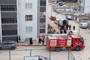 elazigda-otomobil-apartman-bosluguna-dustu-1-yarali-au4H1aKb.jpg