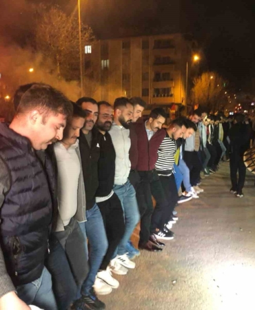 elazigda-sahur-halayi-renkli-goruntulerle-dolu-bir-gece-aenBnBmB.jpg