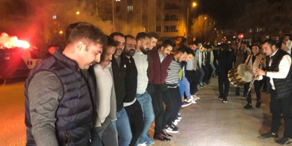 Elazığ'da Sahur Halayı: Renkli Görüntülerle Dolu Bir Gece Elazığ’da Sahur Halayı: Renkli Görüntülerle Dolu Bir Gece