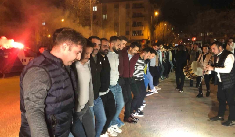 elazigda-sahur-halayi-renkli-goruntulerle-dolu-bir-gece-aenBnBmB.jpg