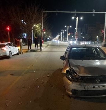 elazigda-trafik-kazasi-2-yarali-LFmHbYQD.jpg