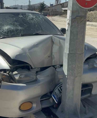 elazigda-trafik-kazasi-3-yarali-tB3mTlR2.jpg