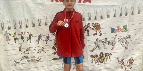 Elazığlı Yüzücü Alp Eren Güler, Türkiye İkincisi Olmayı Başardı! Elazığlı Yüzücü Alp Eren Güler, Türkiye İkincisi Olmayı Başardı!