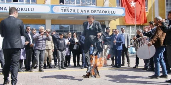 Erciş'te Coşkulu Nevruz Bayramı Kutlaması Erciş’te Coşkulu Nevruz Bayramı Kutlaması