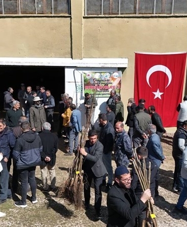 erciste-meyve-fidani-dagitimi-bahceleri-yesertme-projesi-z1NZ3pBu.jpg