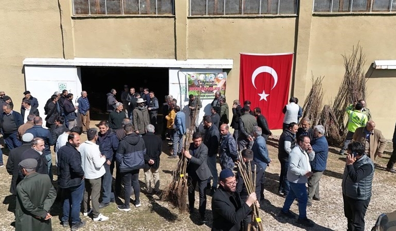 erciste-meyve-fidani-dagitimi-bahceleri-yesertme-projesi-z1NZ3pBu.jpg