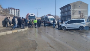 erzurum-askalede-trafik-kazasi-2-yarali-fkrfKJvM.jpg