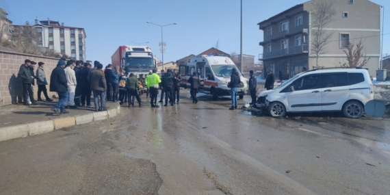 Erzurum Aşkale'de Trafik Kazası: 2 Yaralı Erzurum Aşkale’de Trafik Kazası: 2 Yaralı