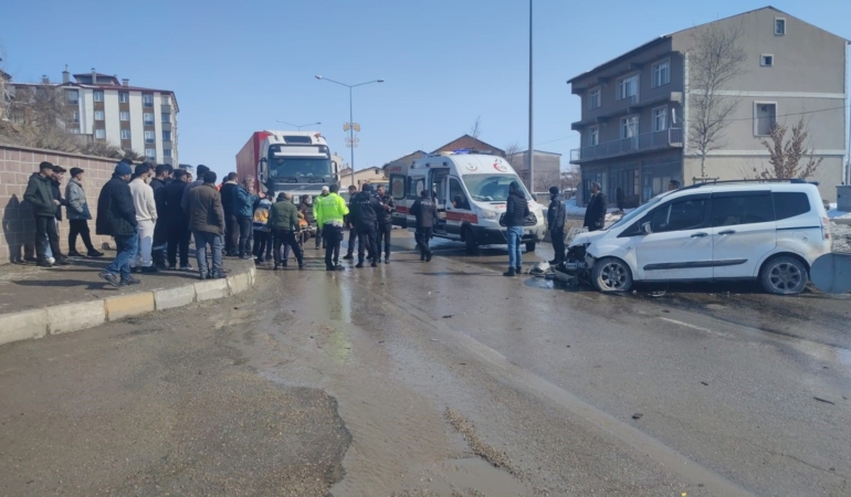 erzurum-askalede-trafik-kazasi-2-yarali-fkrfKJvM.jpg