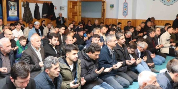 Erzurum’da Bayram Namazı Coşkusuyla Dolu Bir Gün Erzurum’da Bayram Namazı Coşkusuyla Dolu Bir Gün