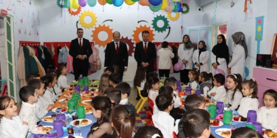 Erzurum'da Miniklerin Tekne Orucu İftar Buluşması Erzurum’da Miniklerin Tekne Orucu İftar Buluşması