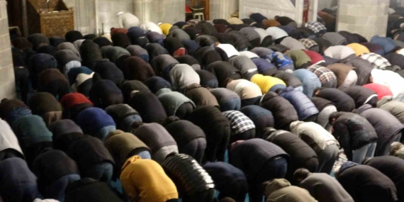 Erzurum'da Ramazan Coşkusu: İlk Teravih Namazı Camiler Dolu Erzurum’da Ramazan Coşkusu: İlk Teravih Namazı Camiler Dolu
