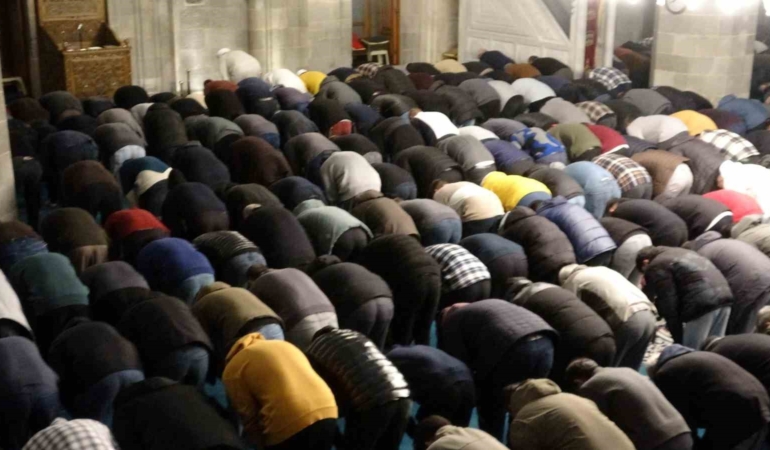erzurumda-ramazan-coskusu-ilk-teravih-namazi-camiler-dolu-CwYIeH96.jpg