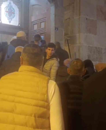 erzurumlular-kadir-gecesinde-tarihi-camilerde-bir-araya-geldi-3Zb1bvMD.jpg