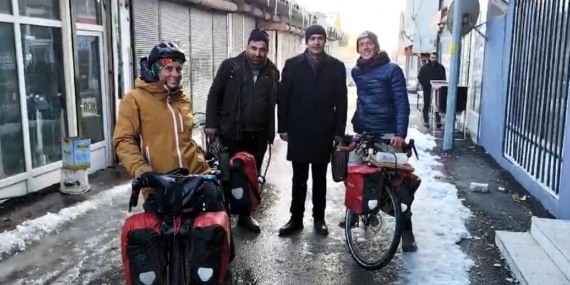 Fransa'dan Dünya Turu: Bisikletle Keşif Yolculuğu Fransa’dan Dünya Turu: Bisikletle Keşif Yolculuğu