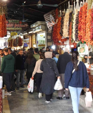 gaziantep-tarihi-carsilarinda-bayram-coskusu-basliyor-xYQR4PKi.jpg