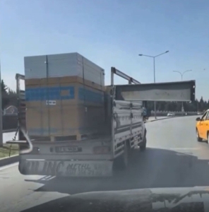 gaziantepte-acik-kasa-kamyonetle-tehlikeli-yolculuk-sEupK95y.jpg