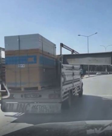 gaziantepte-acik-kasa-kamyonetle-tehlikeli-yolculuk-sEupK95y.jpg