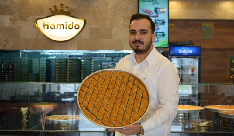 gaziantepte-bayram-coskusu-baklavacilarin-yogun-calisma-donemi-basladi-2Ag6nBgF.jpg