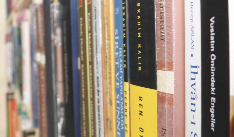 gaziantepte-ramazan-ayinda-kuran-i-kerim-ve-dini-kitap-satislari-artiyor-ZE1i6TVw.jpg