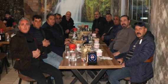 Gevaş Lisesi Mezunları İftar Sofrasında Bir Araya Geldi Gevaş Lisesi Mezunları İftar Sofrasında Bir Araya Geldi
