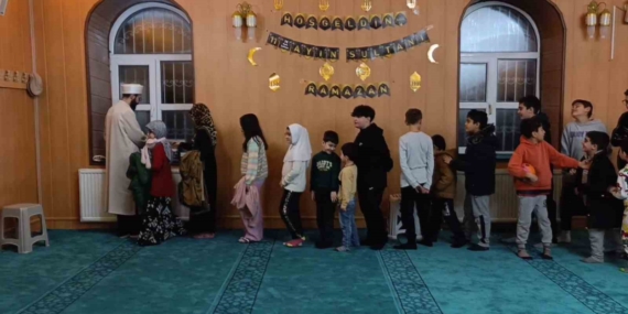 Hacı Hüseyin Camii'nde Çocuklara Yönelik Etkinlikler ve Ramazan Hazırlıkları Hacı Hüseyin Camii’nde Çocuklara Yönelik Etkinlikler ve Ramazan Hazırlıkları