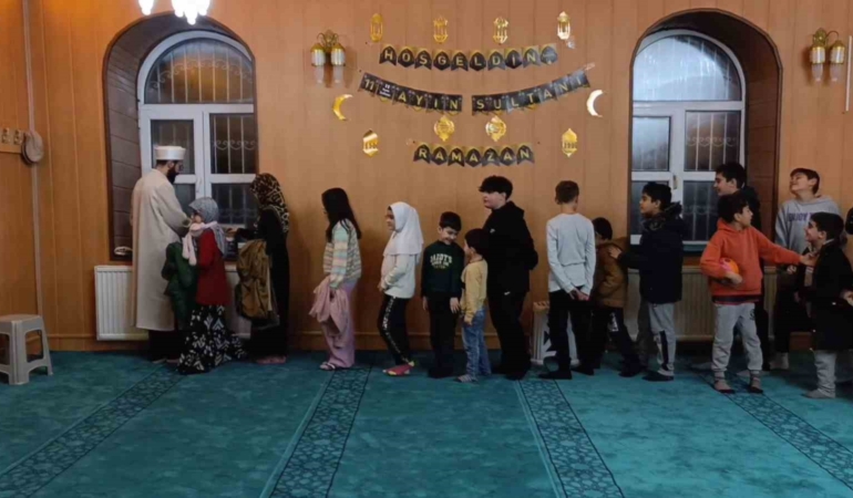 haci-huseyin-camiinde-cocuklara-yonelik-etkinlikler-ve-ramazan-hazirliklari-ZtpAIIBu.jpg