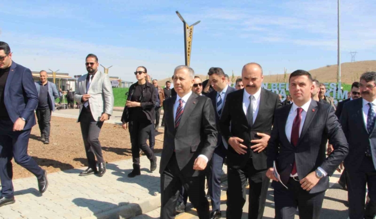 icisleri-bakani-yerlikaya-hayvanlari-koruma-kanunu-uygulama-hazirliklari-tamamlandi-rhzHwVtN.jpg