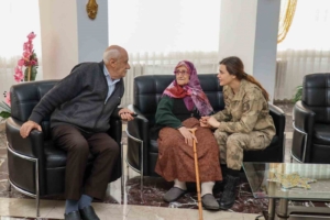 jandarma-ekiplerinin-huzurevi-ziyareti-sakinlerle-bir-araya-gelinmesi-1v55bBRm.jpg