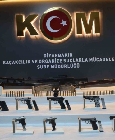 kargo-araclarinda-silah-operasyonu-17-gozalti-ve-gizli-bolmelerde-tabancalar-uwlXt1Vn.jpg