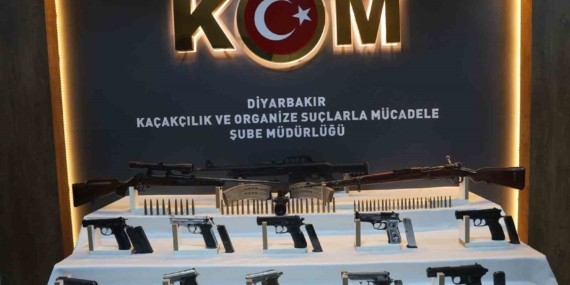 Kargo Araçlarında Silah Operasyonu: 17 Gözaltı ve Gizli Bölmelerde Tabancalar Kargo Araçlarında Silah Operasyonu: 17 Gözaltı ve Gizli Bölmelerde Tabancalar