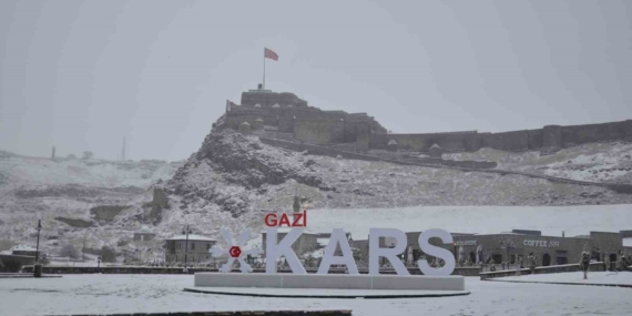 Kars, Büyüleyici Beyaz Bir Örtüyle Sarmalandı Kars, Büyüleyici Beyaz Bir Örtüyle Sarmalandı