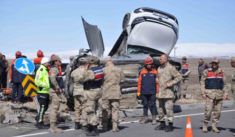 karsta-araclar-birbirine-yapisti-goruntuler-saskinlik-yaratti-bKCbhbcT.jpg