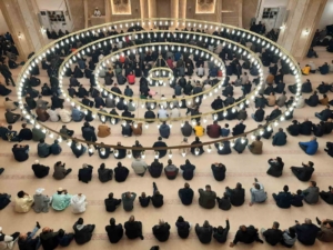 karsta-bayram-namazi-icin-camilere-yogun-katilim-gIWUiASU.jpg
