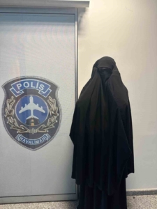 karsta-kadin-kiligina-girmis-zanlinin-guvenlik-kamerasi-goruntuleri-ortaya-cikti-8wN6ySWY.jpg
