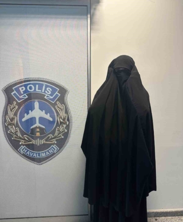 karsta-kadin-kiligina-girmis-zanlinin-guvenlik-kamerasi-goruntuleri-ortaya-cikti-8wN6ySWY.jpg