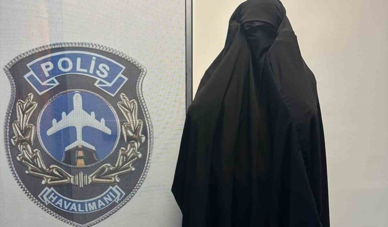 karsta-kadin-kiligina-girmis-zanlinin-guvenlik-kamerasi-goruntuleri-ortaya-cikti-8wN6ySWY.jpg