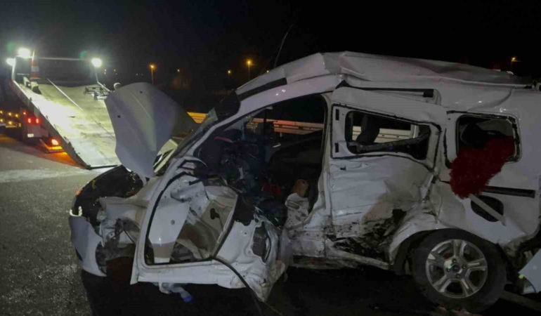 karsta-meydana-gelen-feci-trafik-kazasinda-2-olu-5-yarali-olayin-ayrintilari-ortaya-cikti-nuHmGQFG.jpg