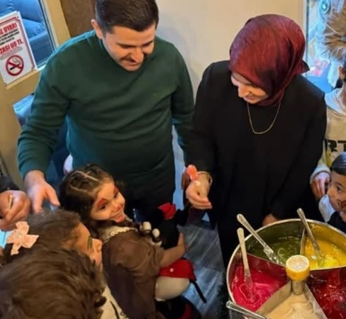 kaymakam-bulut-oksuz-ve-yetim-cocuklarla-iftar-sofrasinda-bulustu-lItQXAkv.jpg