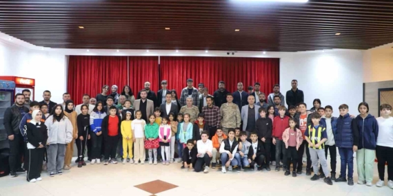 Kaymakam Uğuz, Çocuklarla İftar Sofrasında Bir Araya Geldi Kaymakam Uğuz, Çocuklarla İftar Sofrasında Bir Araya Geldi