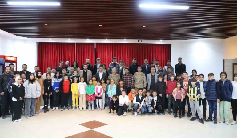 kaymakam-uguz-cocuklarla-iftar-sofrasinda-bir-araya-geldi-xLFWFGht.jpg