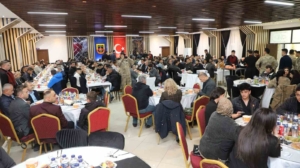 kaymakam-uguz-sehit-aileleri-ve-gazilerle-birlikte-iftar-programinda-bulustu-geShbeLF.jpg
