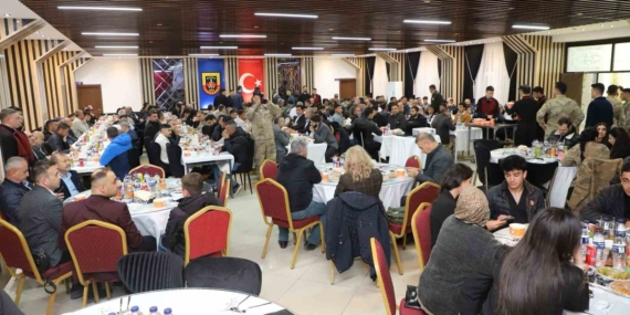 Kaymakam Uğuz, Şehit Aileleri ve Gazilerle Birlikte İftar Programında Buluştu Kaymakam Uğuz, Şehit Aileleri ve Gazilerle Birlikte İftar Programında Buluştu