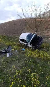 kaza-aninda-takla-atan-aractan-sag-cikan-sansli-yolcu-9vHNFpmg.jpg