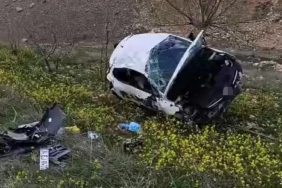 kaza-aninda-takla-atan-aractan-sag-cikan-sansli-yolcu-9vHNFpmg.jpg