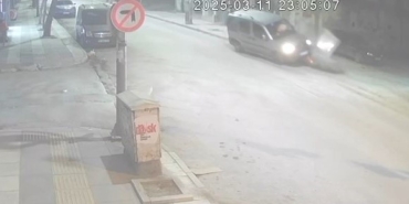 kontrolden-cikan-arac-dagitim-kutusuna-carparak-buyukanneye-korku-dolu-anlar-yasatti-xdX1Axkd.jpg